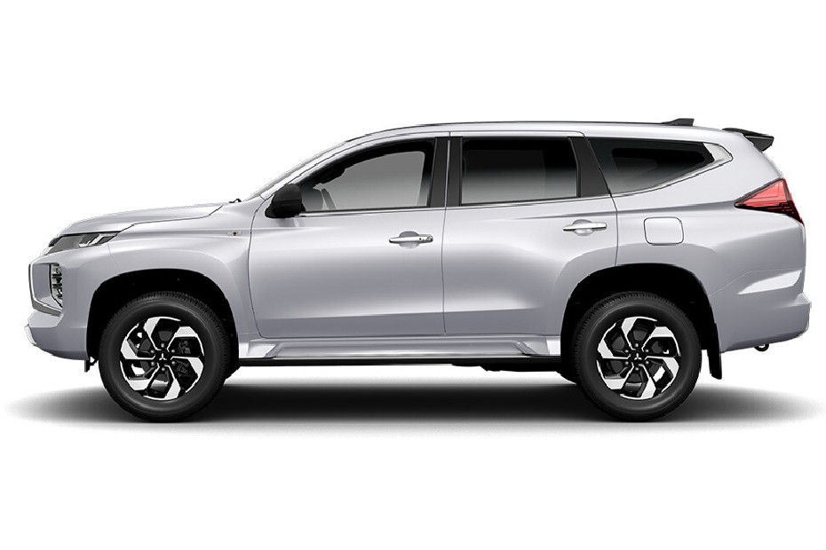 Mitsubishi Montero Sport White Diamond