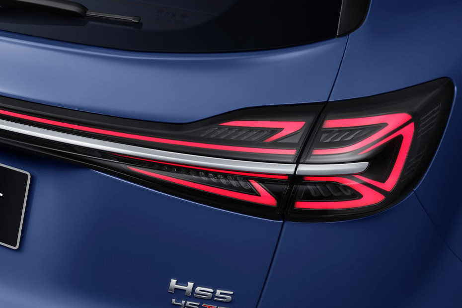 HS5 Tail light in UAE