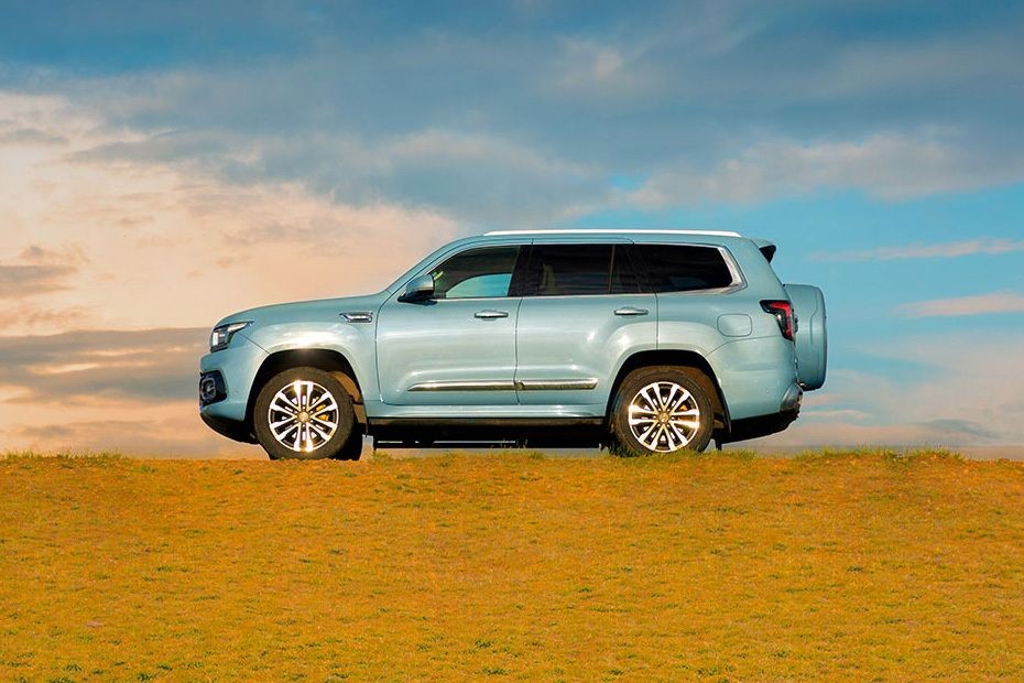 BJ60 Side view in UAE