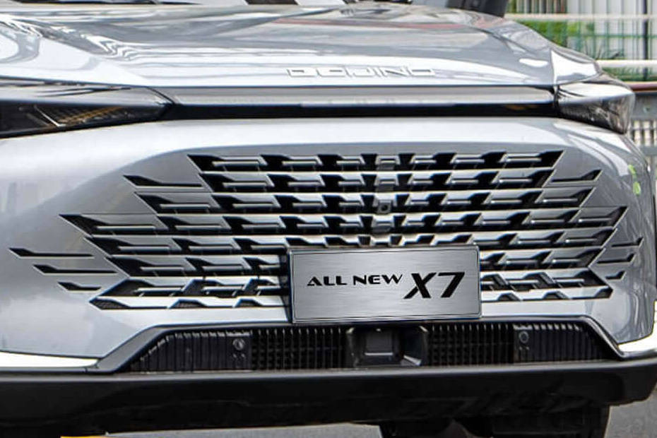 X7 2025 Grille View X7 2025 Grille View
