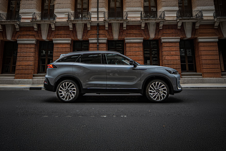 X7 2026 Medium Angle Front View in UAE