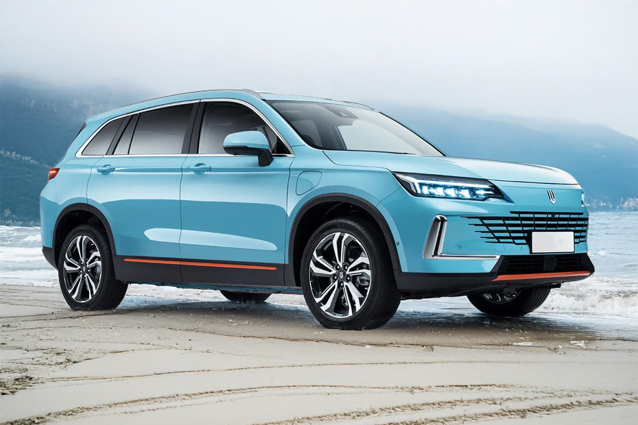 Skywell ET5 Front Medium View in UAE