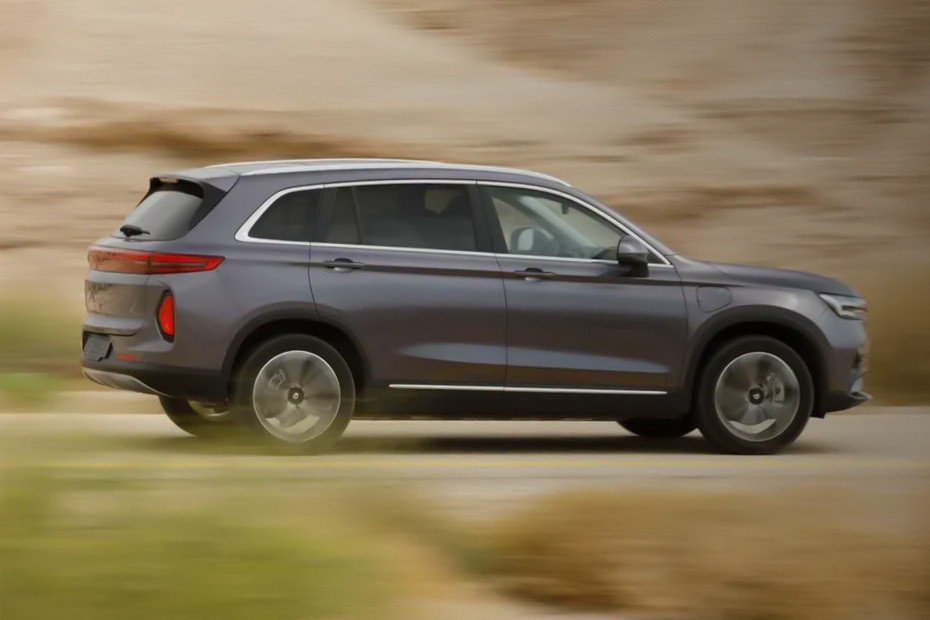 ET5 Rear Medium Side View in UAE