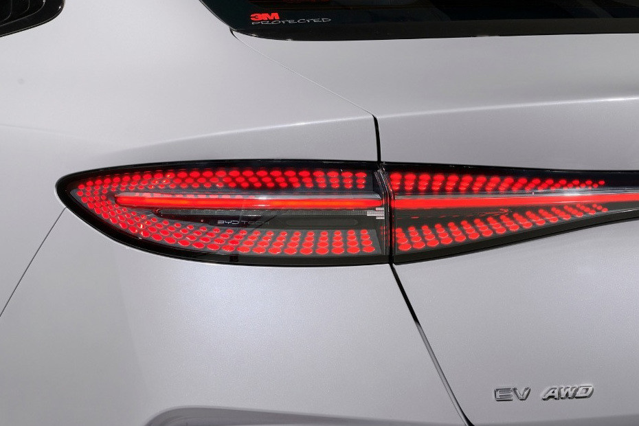 HAN Tail light in UAE