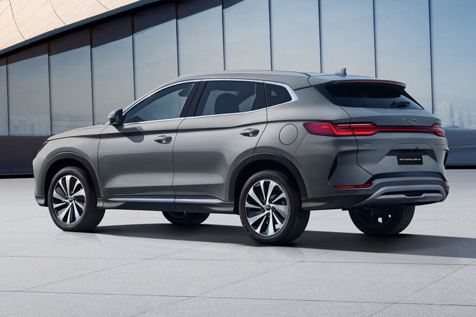 Rear Cross Side View of BYD Sealion 6 in UAE