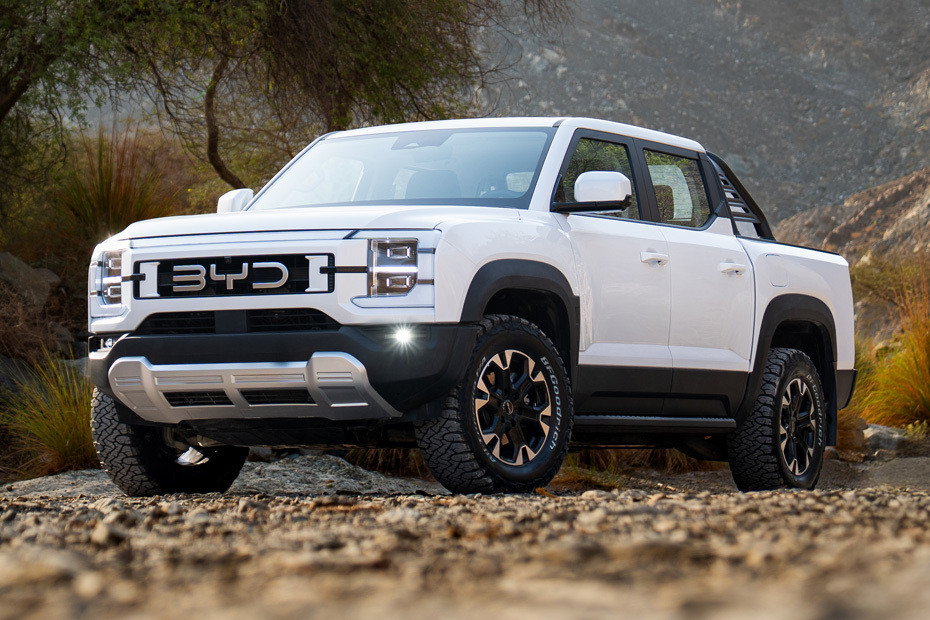 BYD Shark 6 Front Side View in UAE