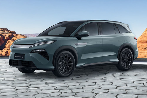 Atto 8 Front angle low view