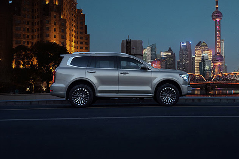 500 Medium Angle Front View in UAE