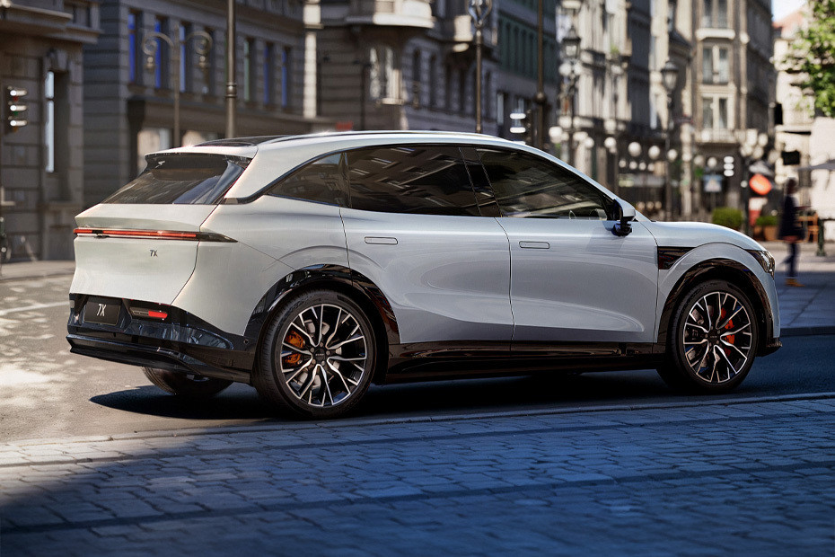 7X Rear Medium Side View