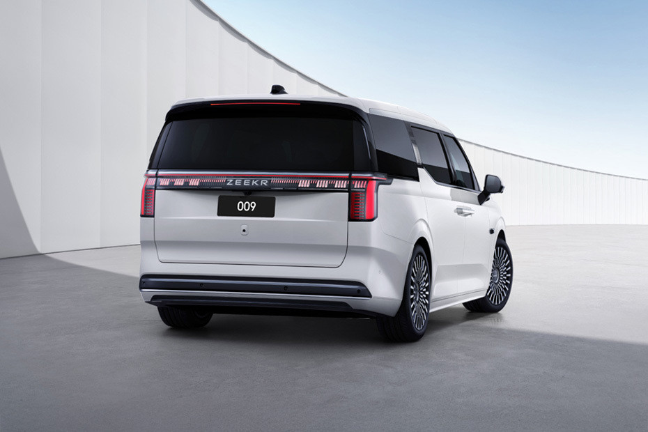 009 Rear angle view in UAE