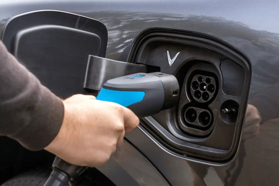 Gas Cap Open of VF9 in UAE