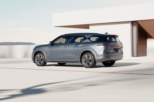 Rear Cross Side View of VINFAST VF9