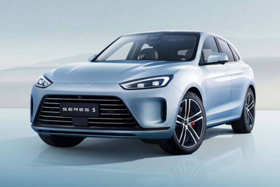 5 Front angle low view 5 Front angle low view