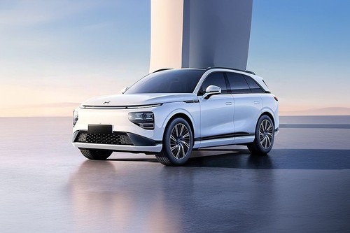 XPENG G9 Front Cross Side View
