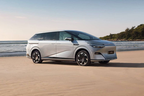 XPENG X9 Front Medium View