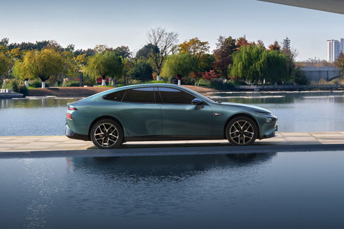 P7 Medium Angle Front View