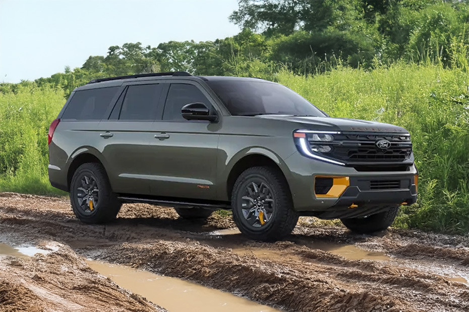 Ford Expedition Front Medium View in UAE