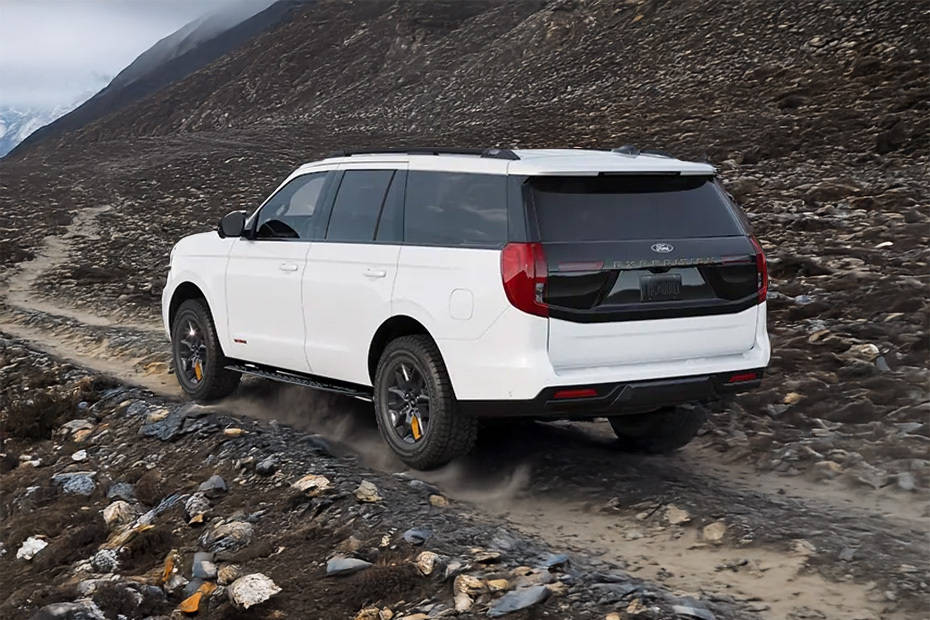 Rear Cross Side View of Ford Expedition Rear Cross Side View of Ford Expedition