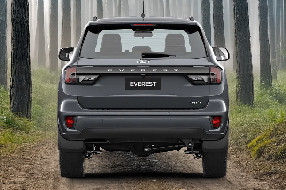 Full Rear View of Ford Everest Full Rear View of Ford Everest