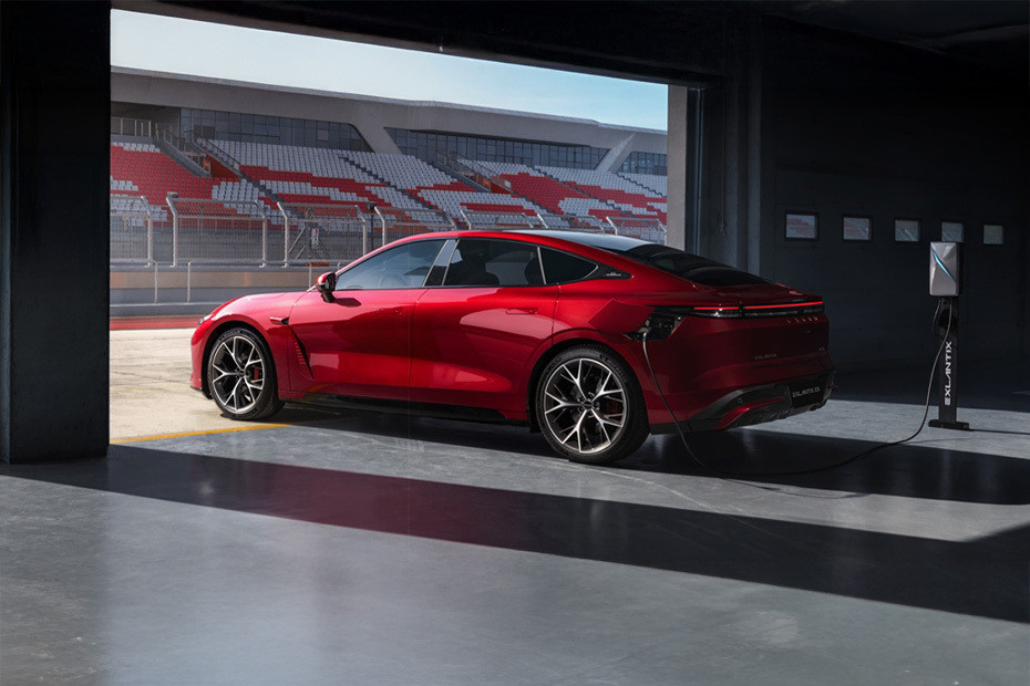 Rear Cross Side View of EXEED ES in UAE