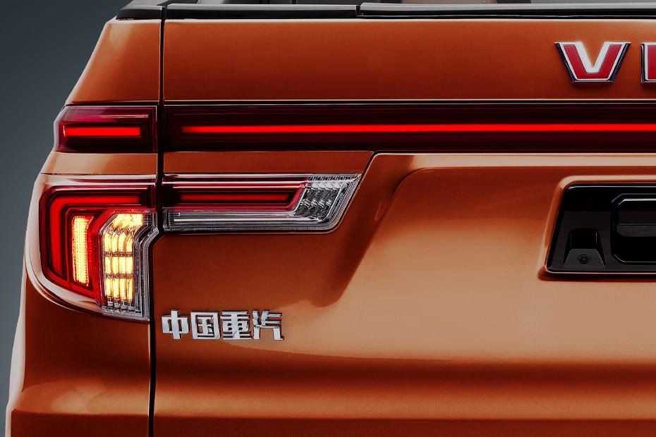 VX7 Tail light in UAE