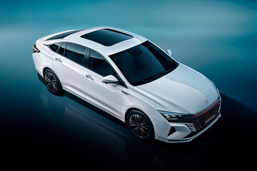 DONGFENG Shine Max Front Cross Side View