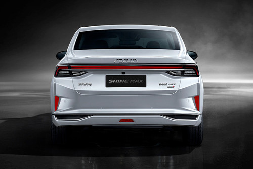 Full Rear View of DONGFENG Shine Max