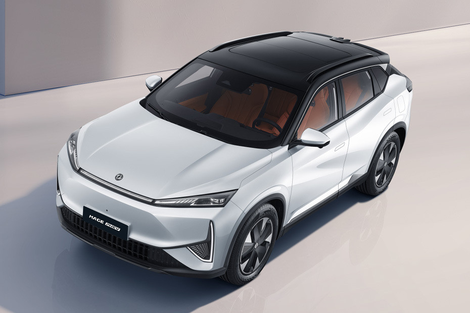 DONGFENG Mage Phev Front Side View