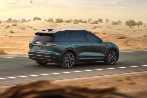 EL8 Rear Medium Side View