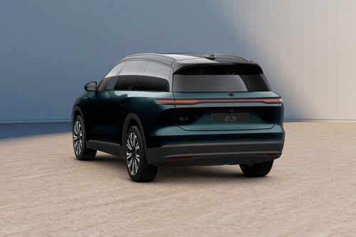 Rear Medium View of NIO EL8