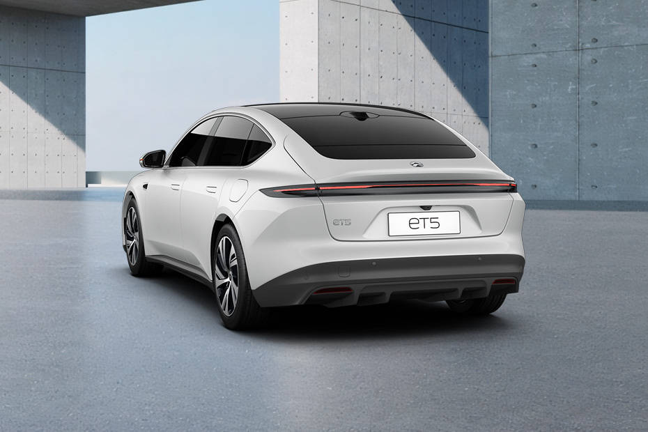 Rear Medium View of NIO ET5 Rear Medium View of NIO ET5