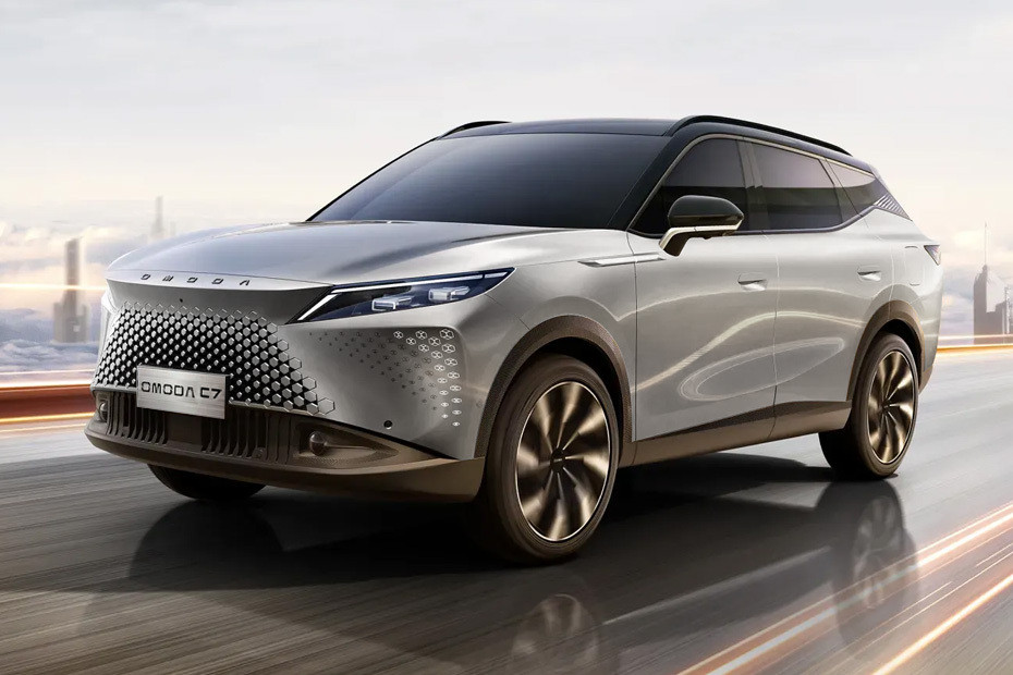 C7 Front angle low view in UAE