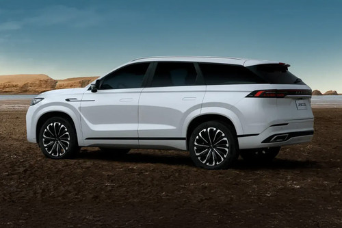 Rear Cross View of Jaecoo J8