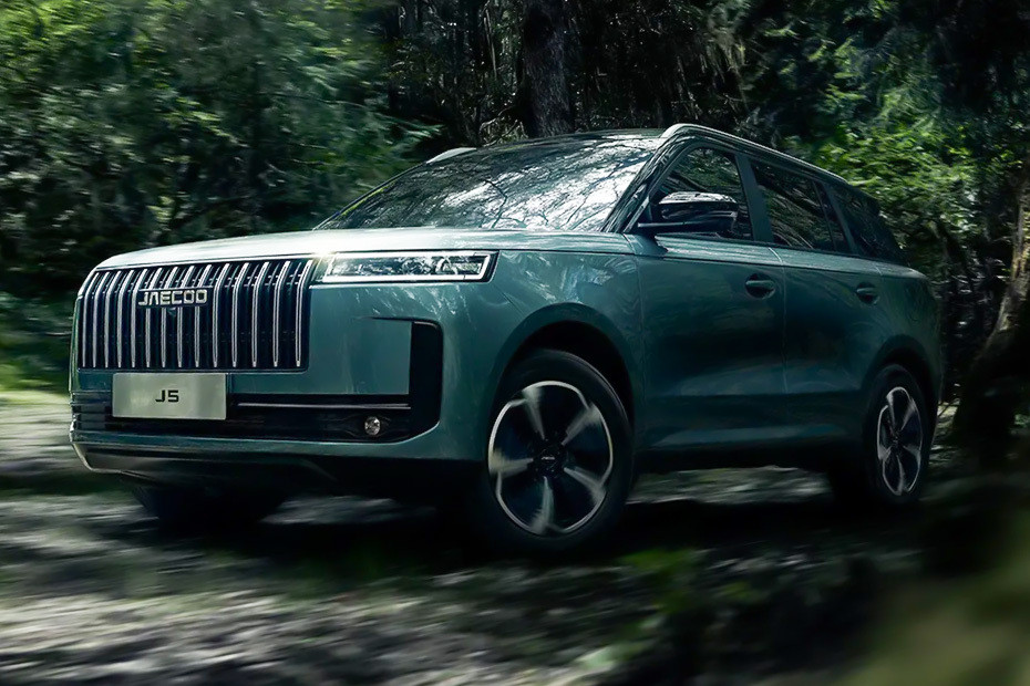 J5 Front deep low Angle View in UAE