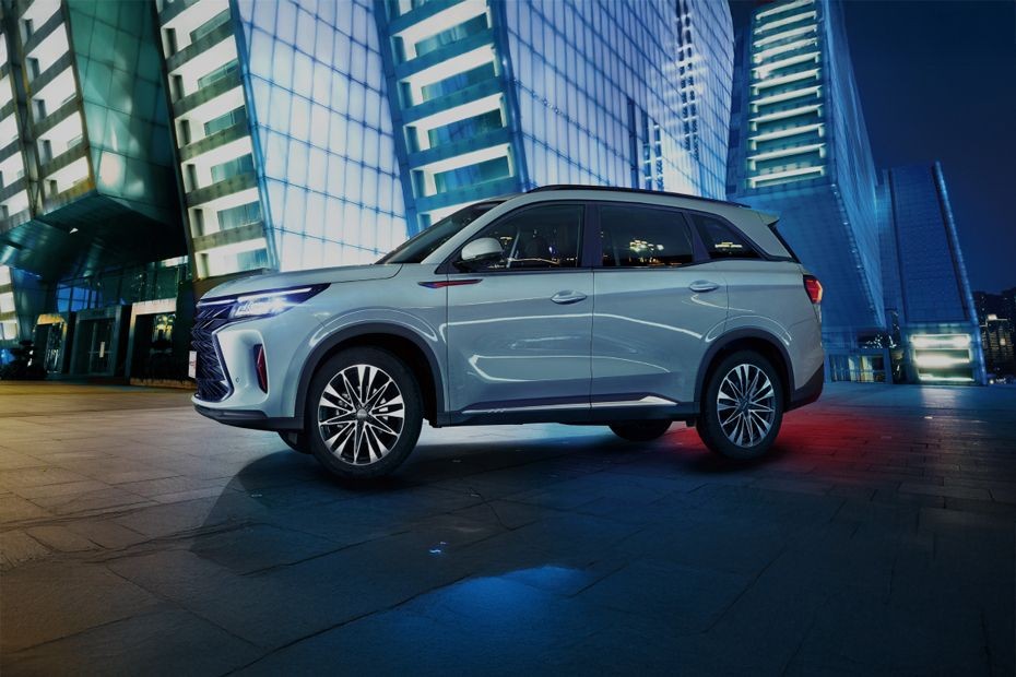 Rear Cross View of DFSK Fengon 600 in UAE