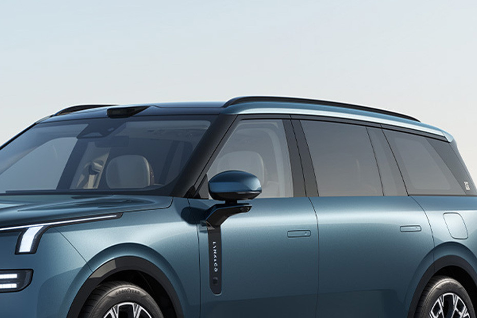 900 roof rail in UAE