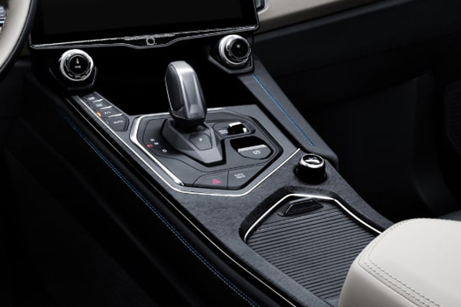 LYNK&CO 01 Sunroof Moonroof in UAE