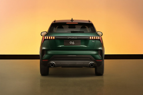 Full Rear View of LYNK&CO 06