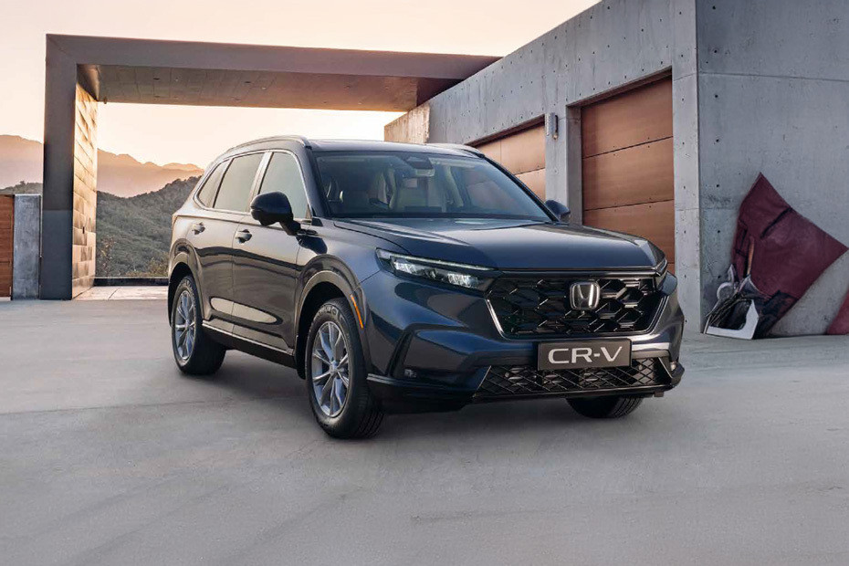Honda CR-V Front Medium View in UAE