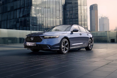 Honda ACCORD E HEV Front Side View