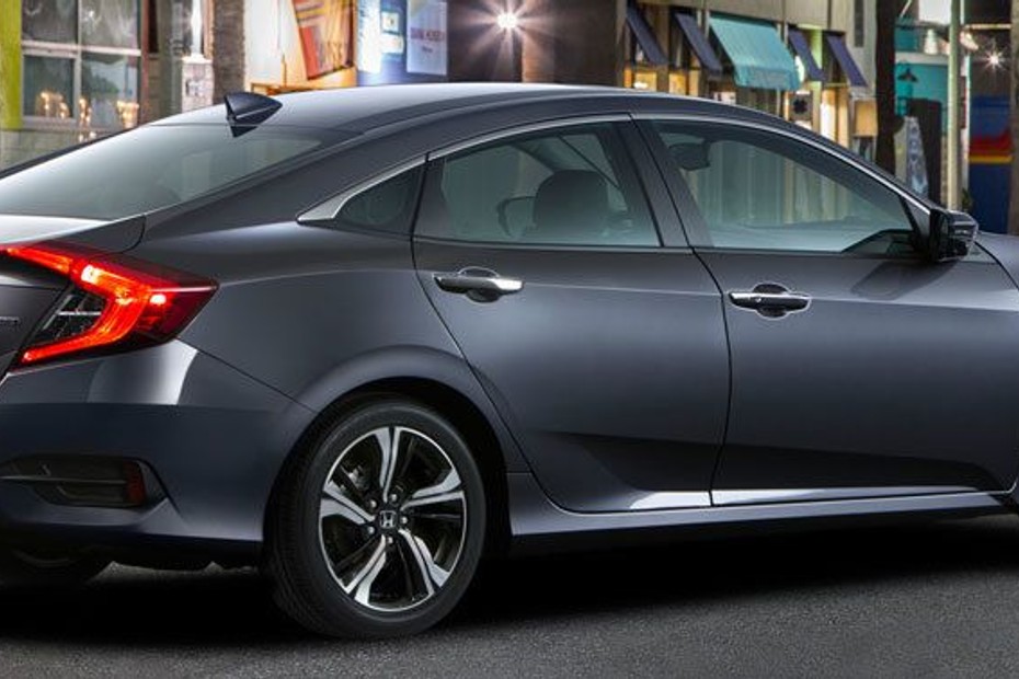 Civic (2012-2021) Rear angle view in UAE