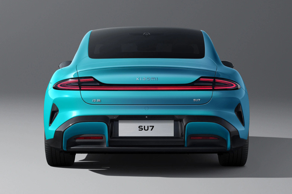 Full Rear View of Xiaomi SU7
