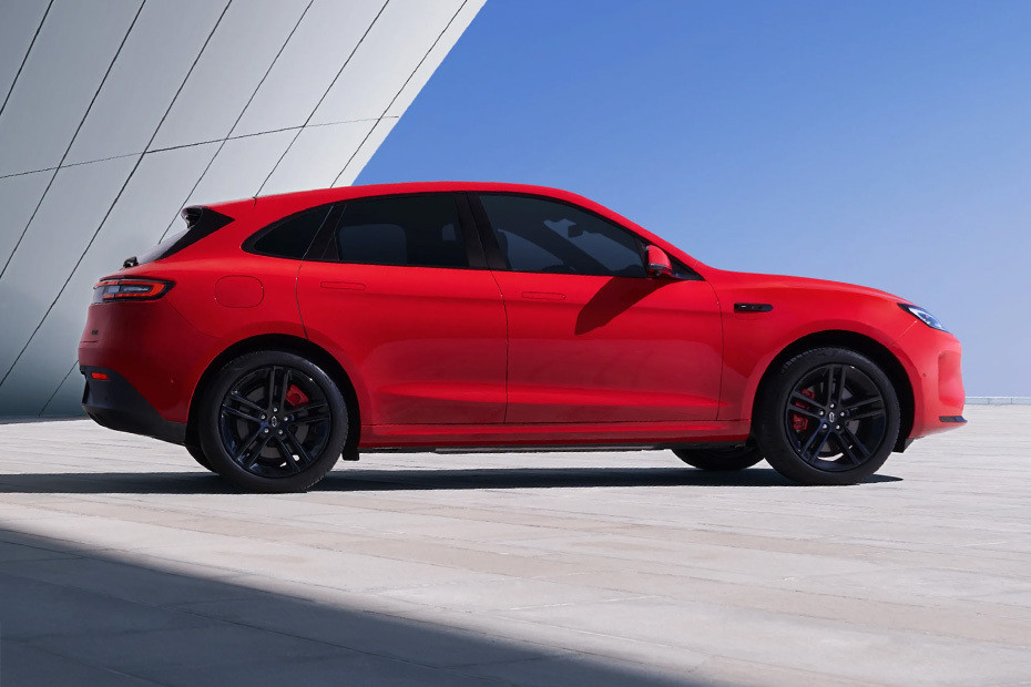 5 Medium Angle Front View 5 Medium Angle Front View