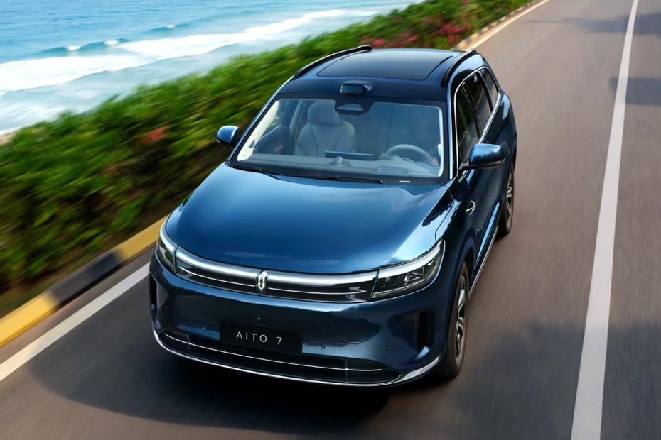 AITO 7 Front Side View AITO 7 Front Side View