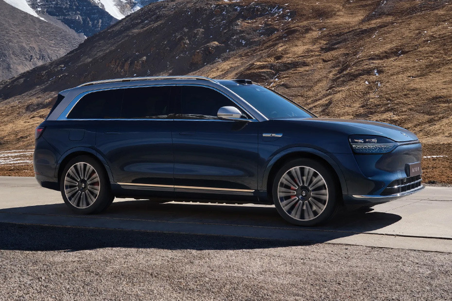 AITO 9 Front Cross Side View AITO 9 Front Cross Side View