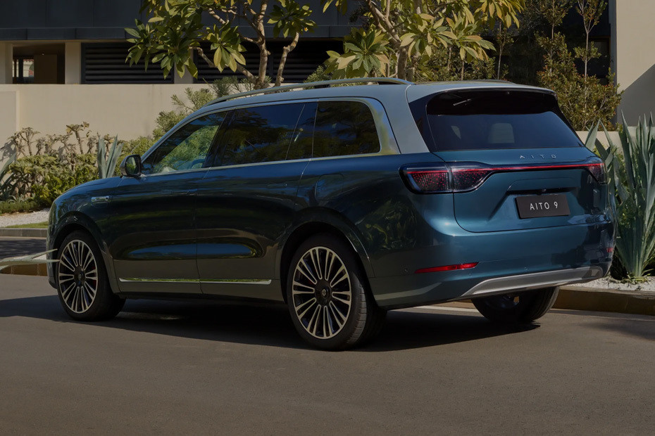 Rear Cross Side View of AITO 9 Rear Cross Side View of AITO 9