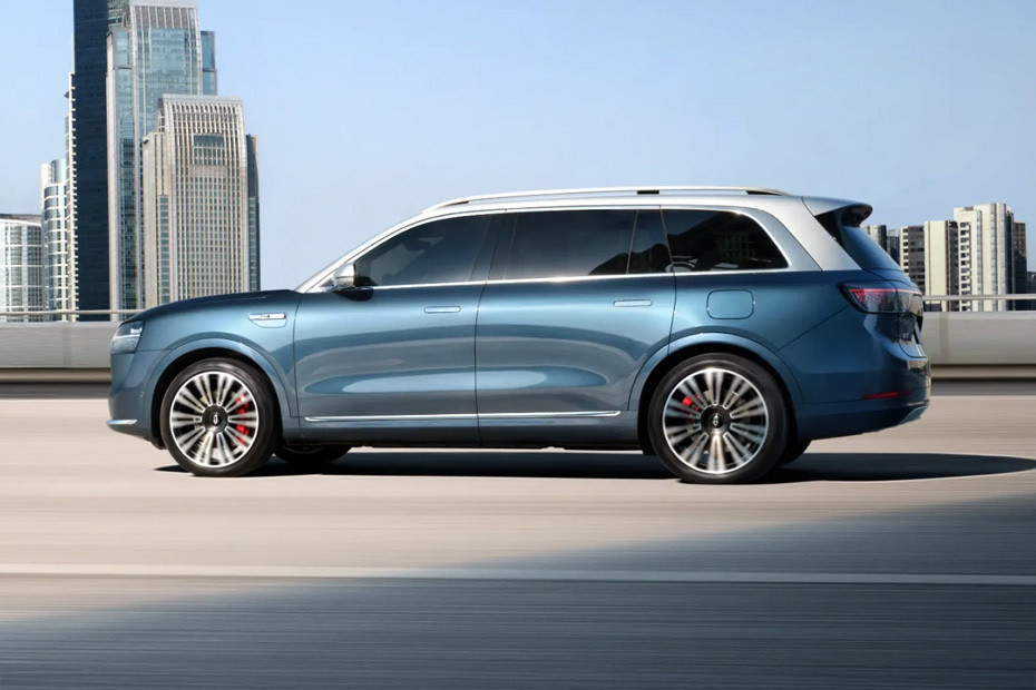 Rear Cross View of AITO 9 Rear Cross View of AITO 9