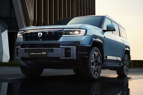 B8 Front deep low Angle View