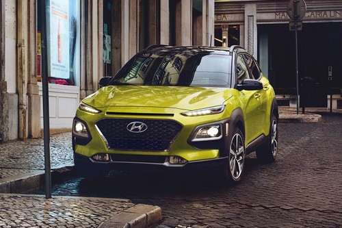 Kona (2018-2021) Front deep low Angle View