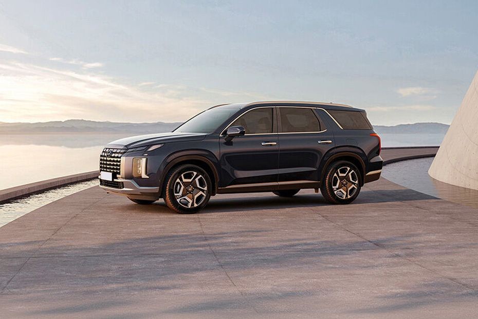 Rear Cross View of Hyundai Palisade (2022-2024) in UAE